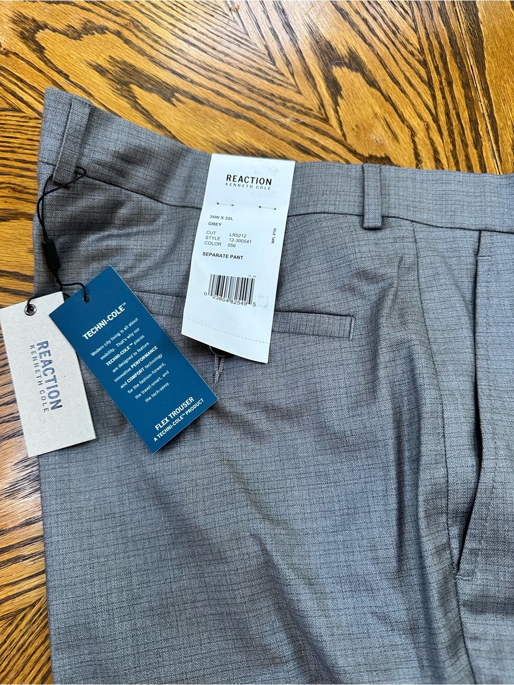 Reaction Kenneth Cole Men's Light Gray Flat Front Dress Shorts